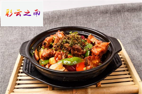 彩云之南瓦香雞米飯