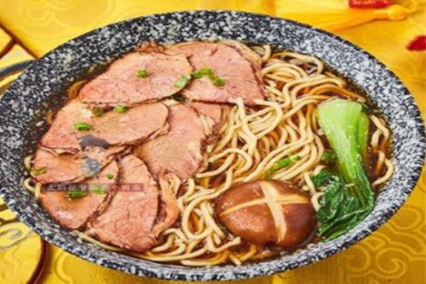 久燜提督牛肉面賺不賺錢