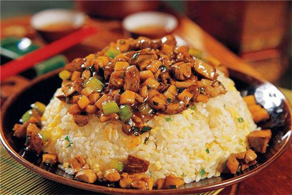 鍋先森鹵肉飯加盟費多少