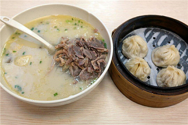 妯娌鴨血粉絲店主要做什么