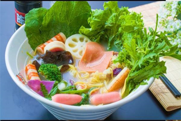 開麻辣燙一天大概能賺多少錢