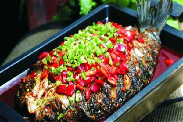 開烤魚店要幾個人