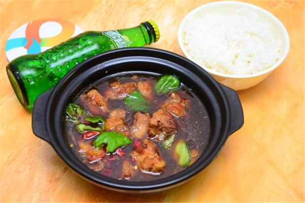 膳當家黃燜雞米飯值得加盟嗎