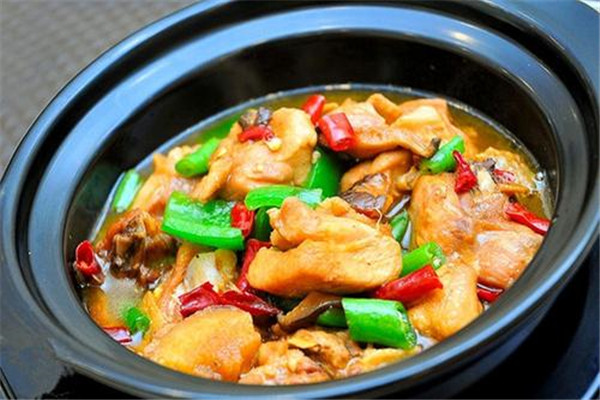 膳當家黃燜雞米飯值得加盟嗎