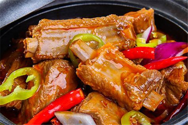 鍋先森鹵肉飯利潤