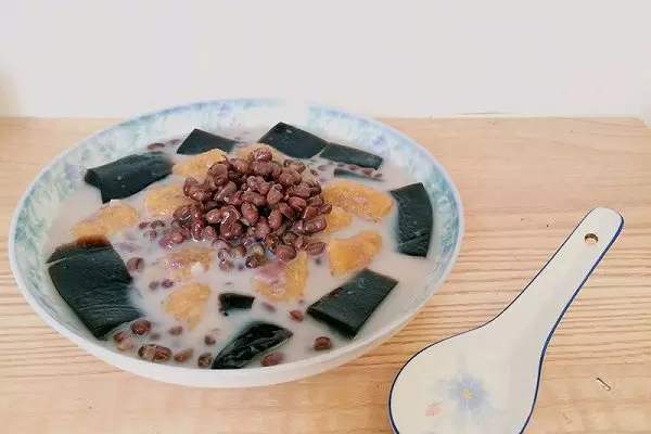 青洛燒仙草奶茶店