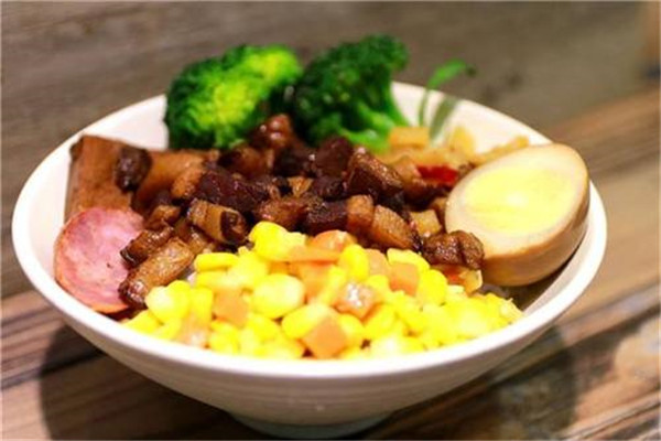 李用心鹵味飯加盟前景
