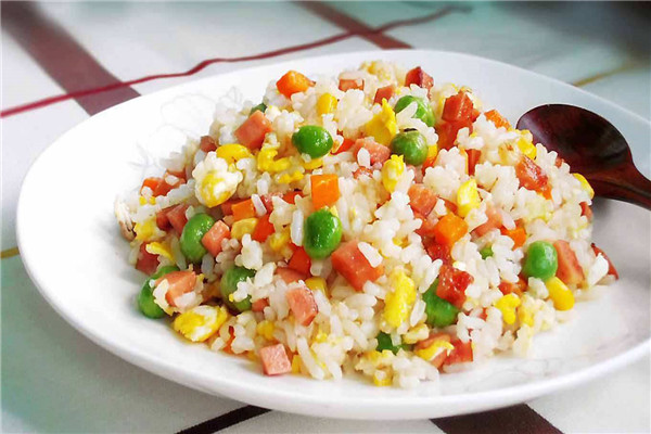 梁小猴港式鐵板炒飯加盟費