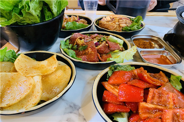 酒拾烤肉老板是誰(shuí)