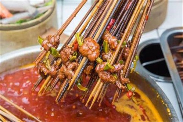 耍串牛肉串串香掙錢嗎