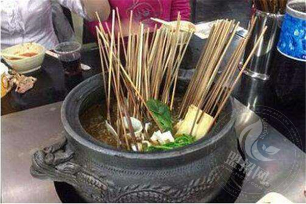 屋頭串串香加盟