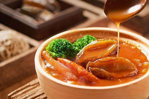 開一家仝誠記煲仔飯鮑汁撈飯一年利潤多少