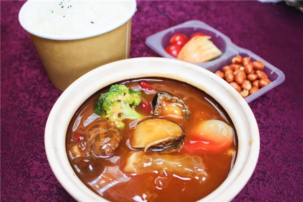 開一家仝誠記煲仔飯鮑汁撈飯一年利潤多少