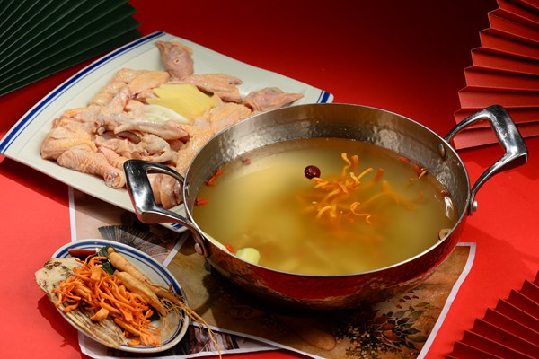 百鳥(niǎo)朝鳳港式雞煲火鍋加盟多少錢(qián)