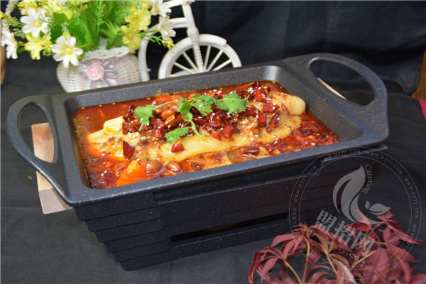 禾聰烤魚飯月營業額