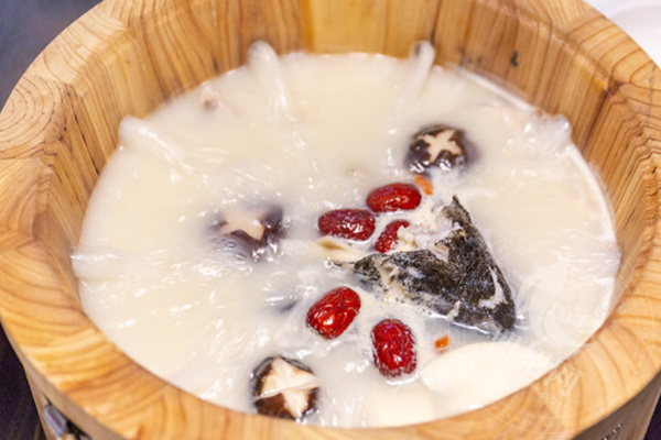 九孔木桶噴泉火鍋生意怎么樣