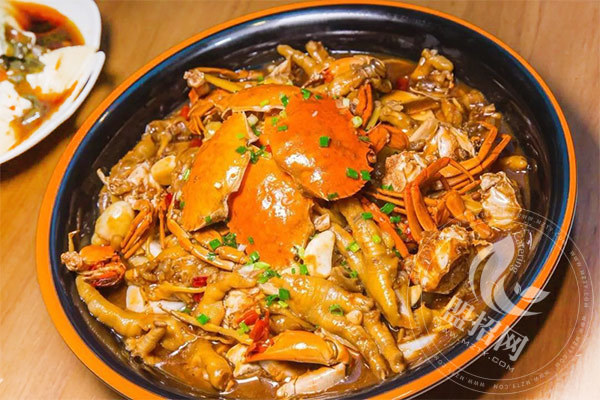 開一家胖嘴肉蟹煲一年利潤多少