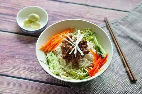 開(kāi)一家張記鹵面館一年賺多少